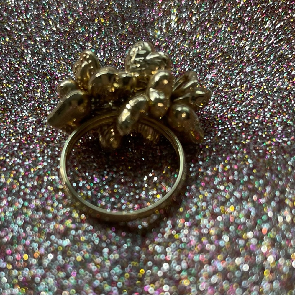 14K gold ring with hearts.